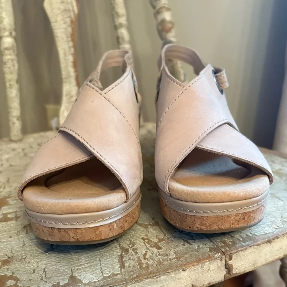 Clark’s Women's Giselle Loop Wedge‎ Sandals Taupe size 7